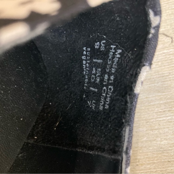 CALL IT SPRING Sz 8 Floral T-Strap Buckle Closure Sandals NWOT - Picture 10 of 10